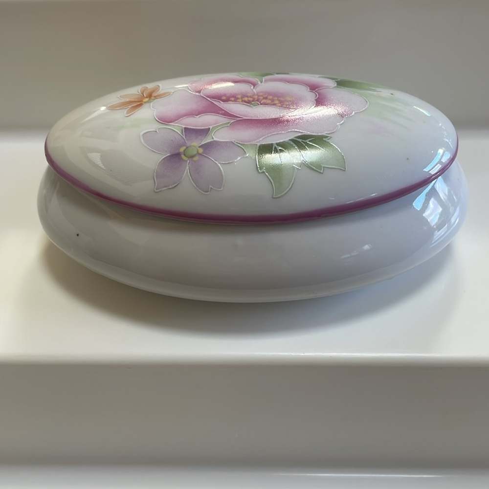 Reutter Floral Oval Trinket Box Pink and White Flower Floral Rose Green Leaves